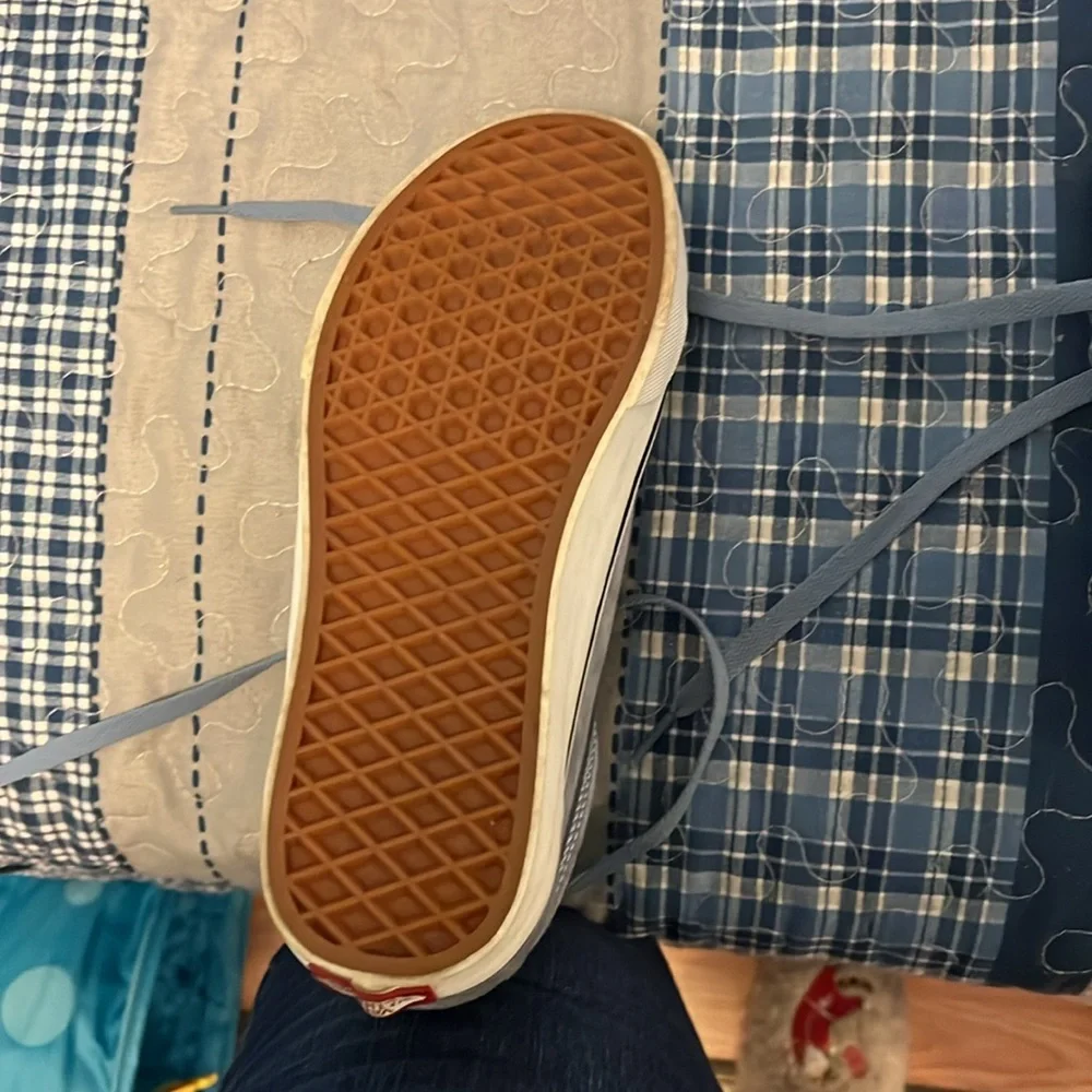 Vans - Picture 2 of 2